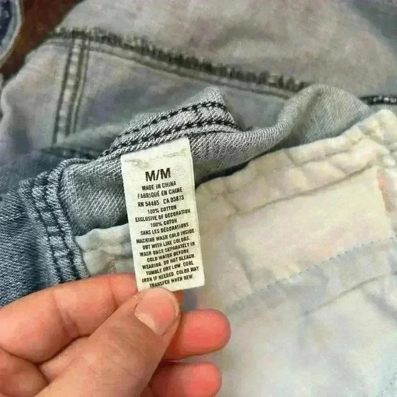 American Eagle Outfitters Distressed Light Wash Denim Button Down Collared Vest - Picture 4 of 4